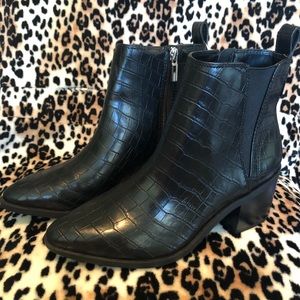 👢🌟❤️ NWT - A New Day - Black Chunky Heel Booties